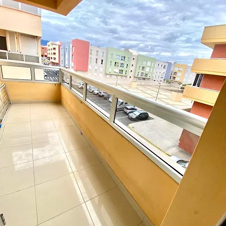 & Parking Location 厄尔梅达诺